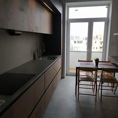 Soukromy V Tripokojovem Byte - Private In Three Flat Проживание в семье *